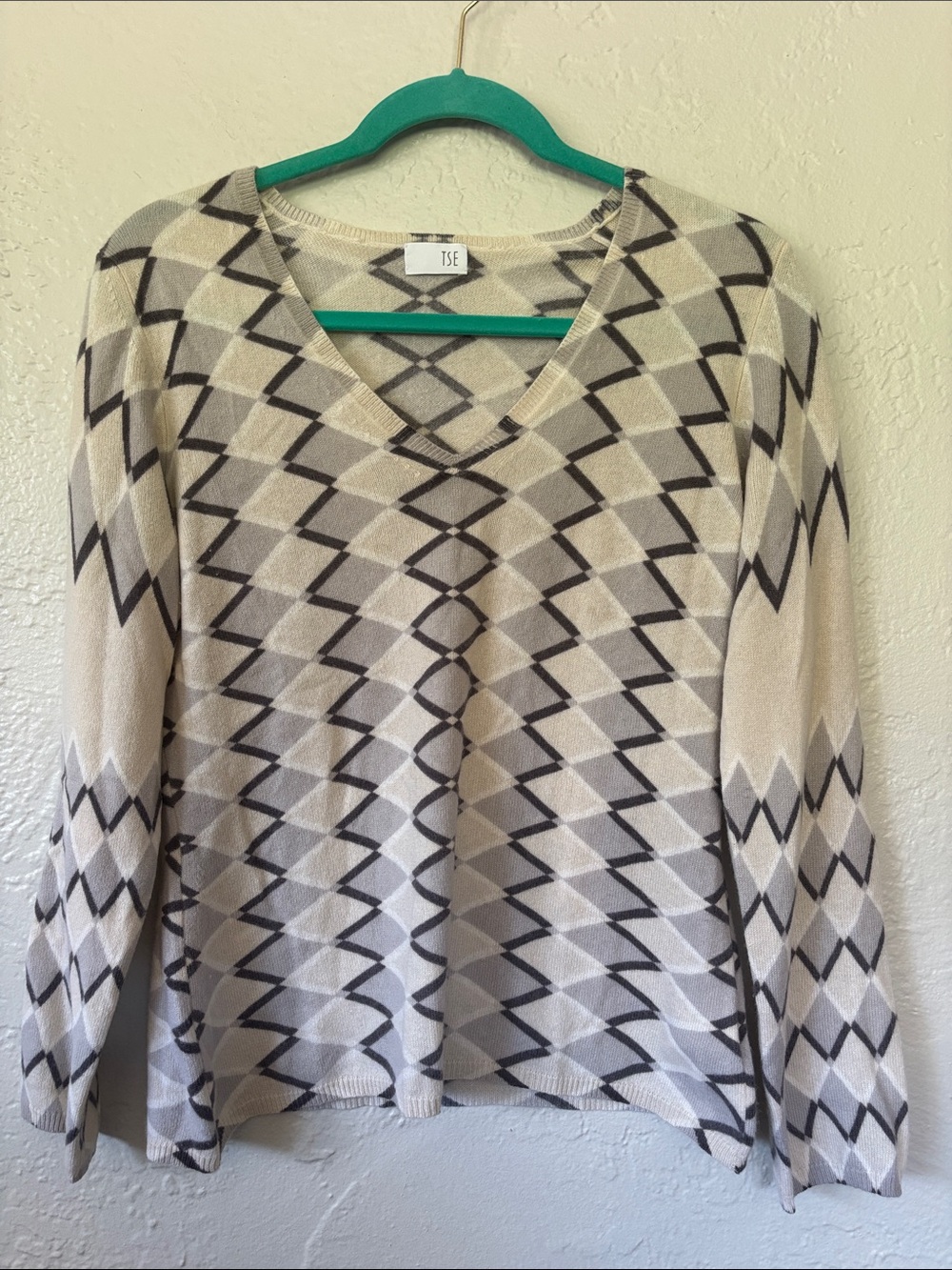 TSE 100% Cashmere Neutral Diamond-Pattern V-Neck Sweater L